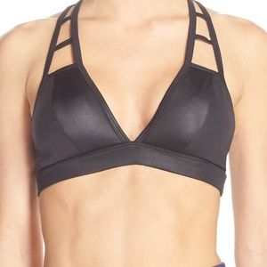 Alo Showstopper bra glossy black size medium BNWT